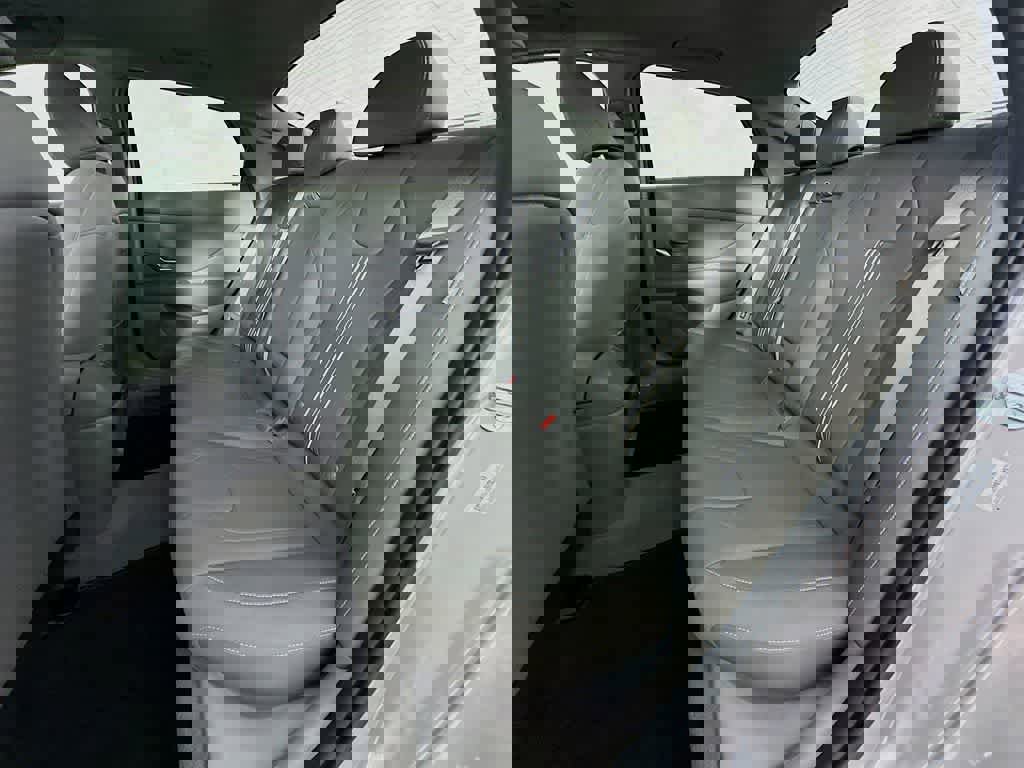 Used 2025 Hyundai Elantra SEL image 16