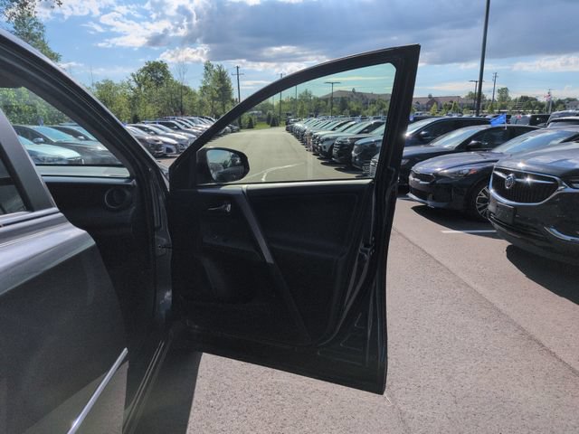 Used 2018 Toyota RAV4 XLE AWD/4WD image 14