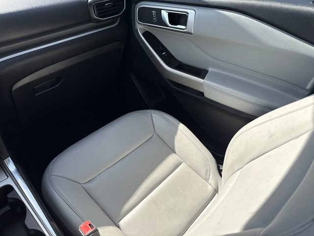 Certified 2021 Ford Explorer XLT w/ Equipment Group 202A image 14