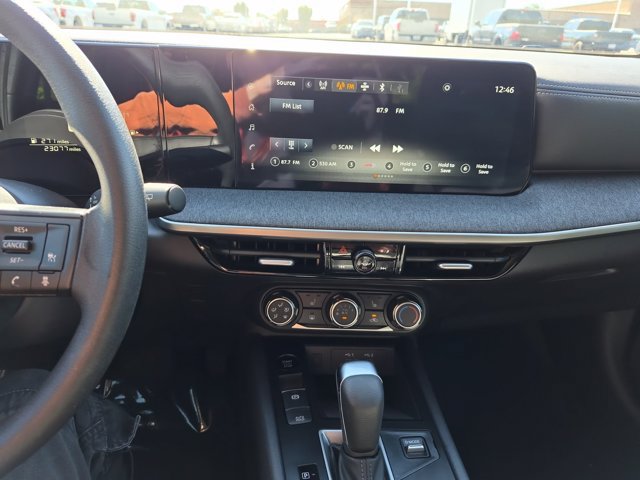 Used 2025 Nissan Kicks SV w/ SV Premium Package FWD image 21