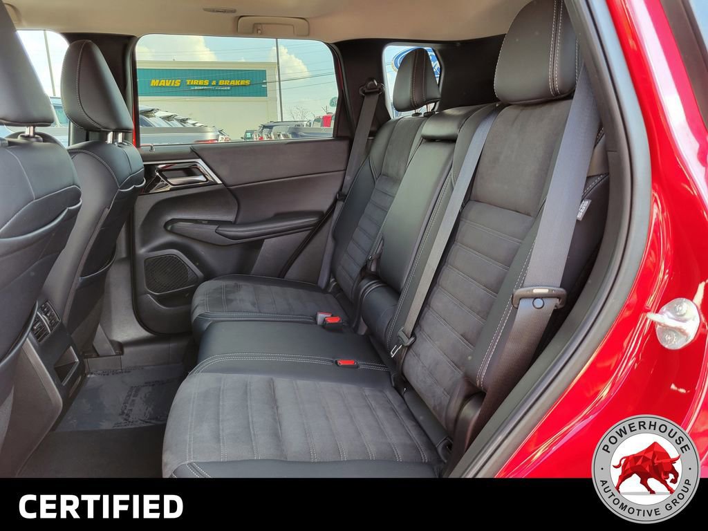 Used 2023 Mitsubishi Outlander SE image 17