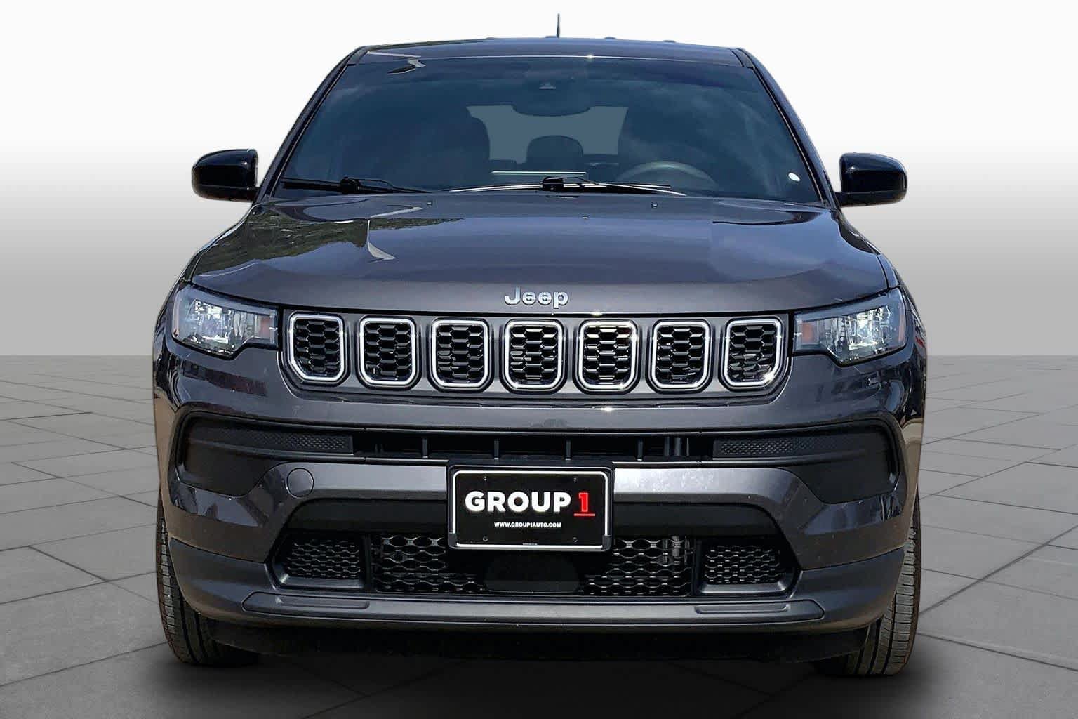 Used 2024 Jeep Compass Sport AWD/4WD image 4