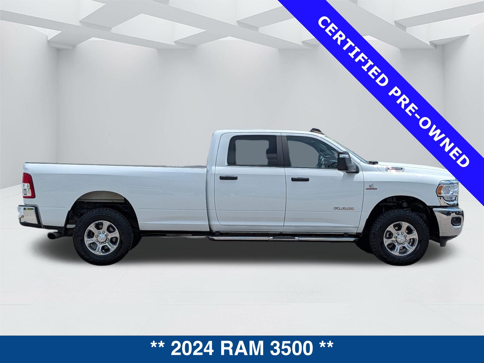 Used 2024 RAM 3500 Big Horn AWD/4WD image 4