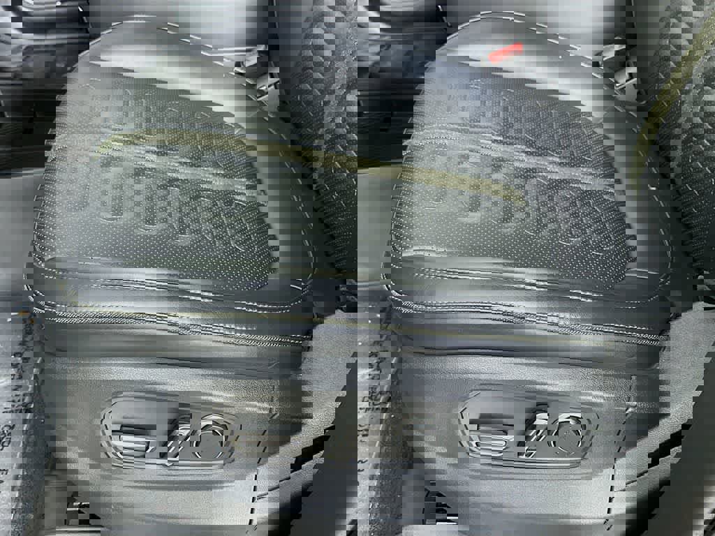 Used 2025 Rivian R1S Adventure AWD/4WD image 28