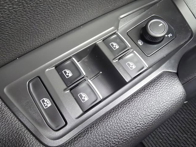 Used 2021 Volkswagen Tiguan SE image 25