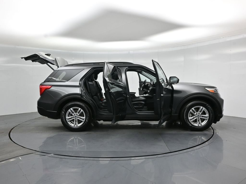 Certified 2020 Ford Explorer XLT w/ Equipment Group 202A image 5