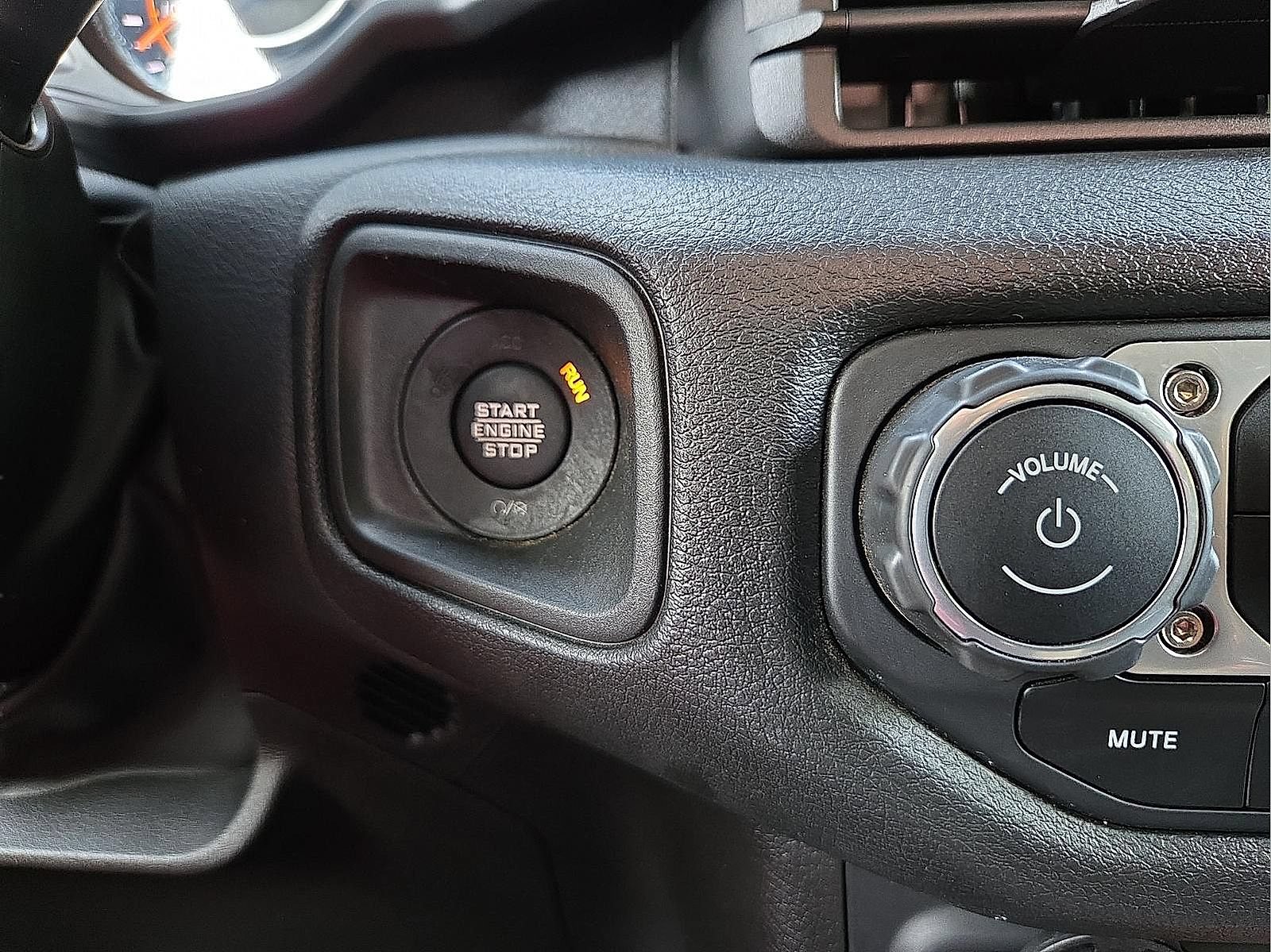 Used 2024 Jeep Gladiator Sport AWD/4WD image 19