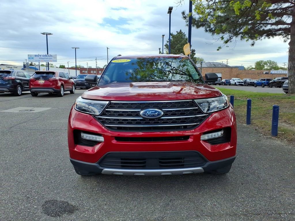 Certified 2023 Ford Explorer XLT w/ Equipment Group 202A AWD/4WD image 3