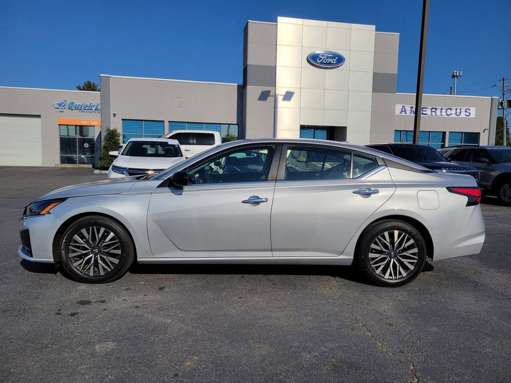 Used 2024 Nissan Altima 2.5 SV image 2