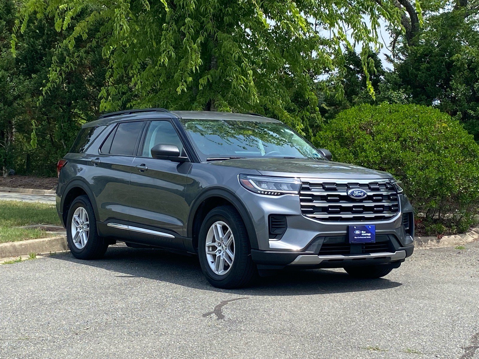 Certified 2025 Ford Explorer Active RWD image 2