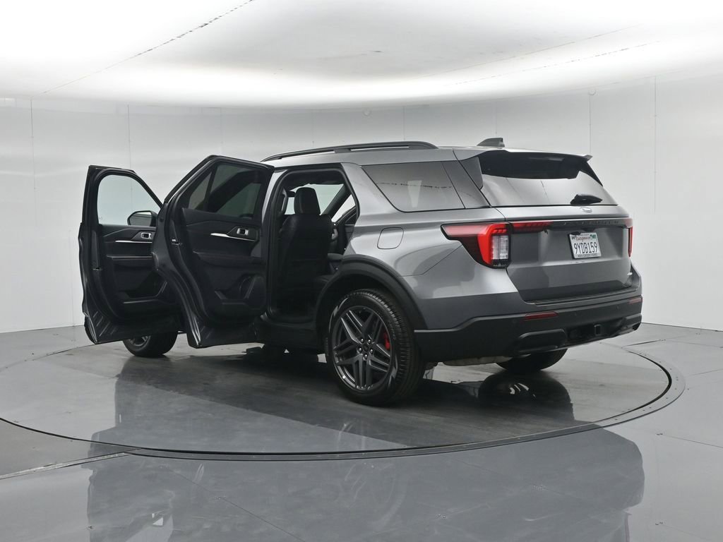 Certified 2025 Ford Explorer ST-Line w/ ST-Line Street Pack AWD/4WD image 36