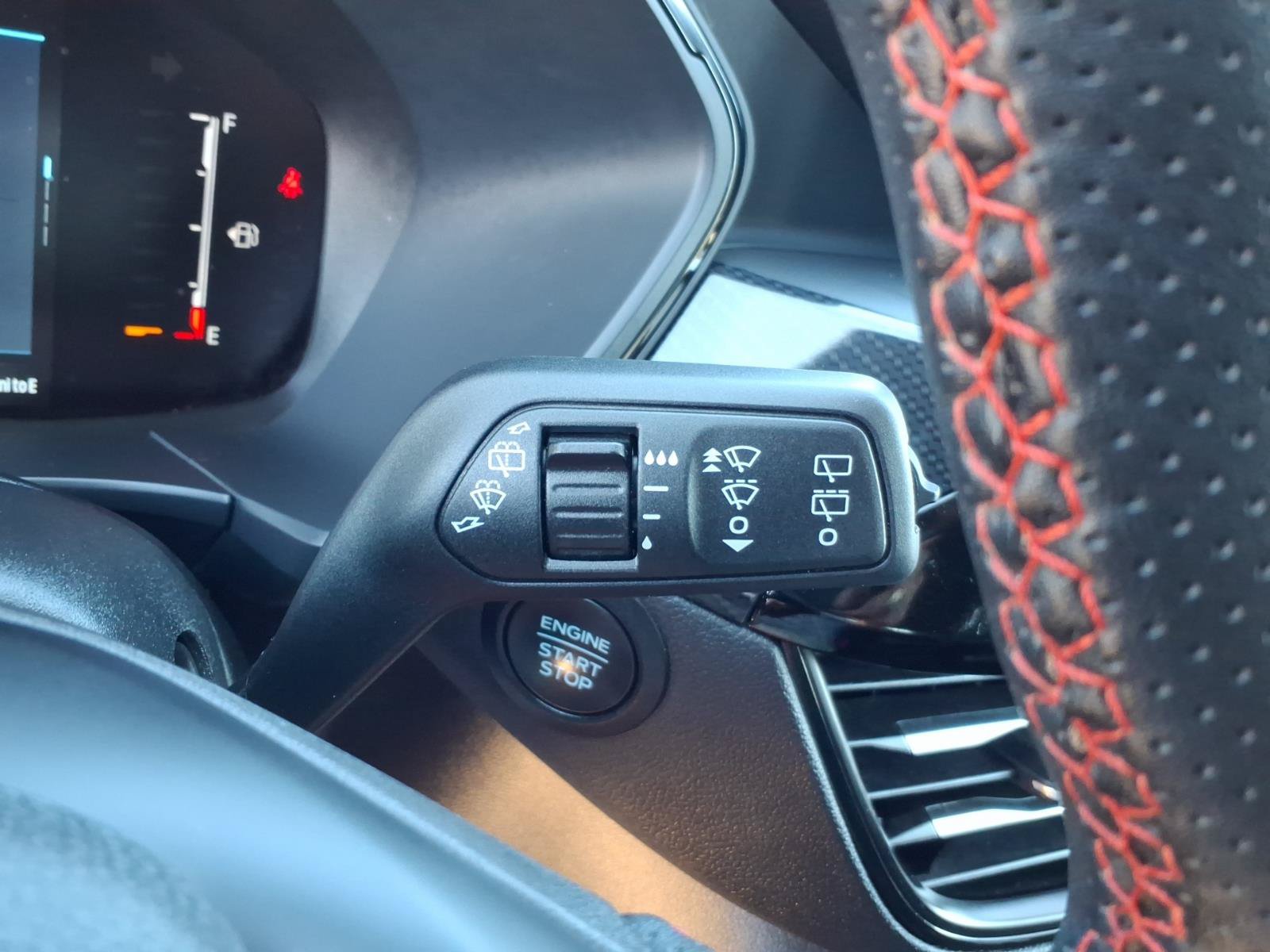 Certified 2025 Ford Escape ST-Line Select AWD/4WD image 27