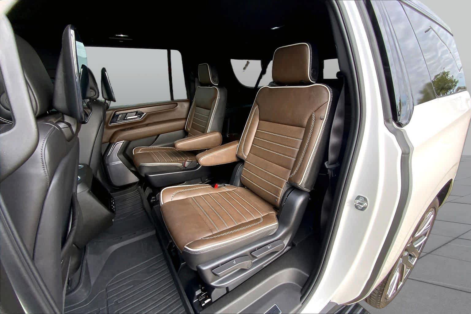 Used 2025 GMC Yukon XL Denali Ultimate w/ LPO, Floor Liner Package AWD/4WD image 21