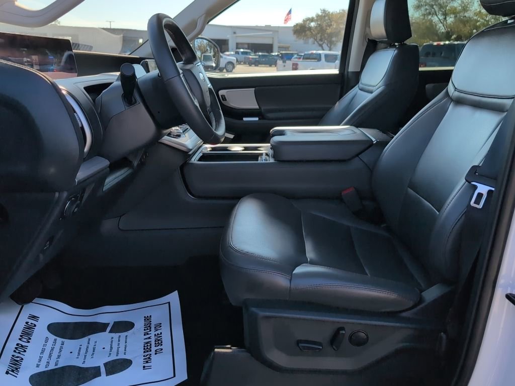 Certified 2025 Ford Expedition Active image 8
