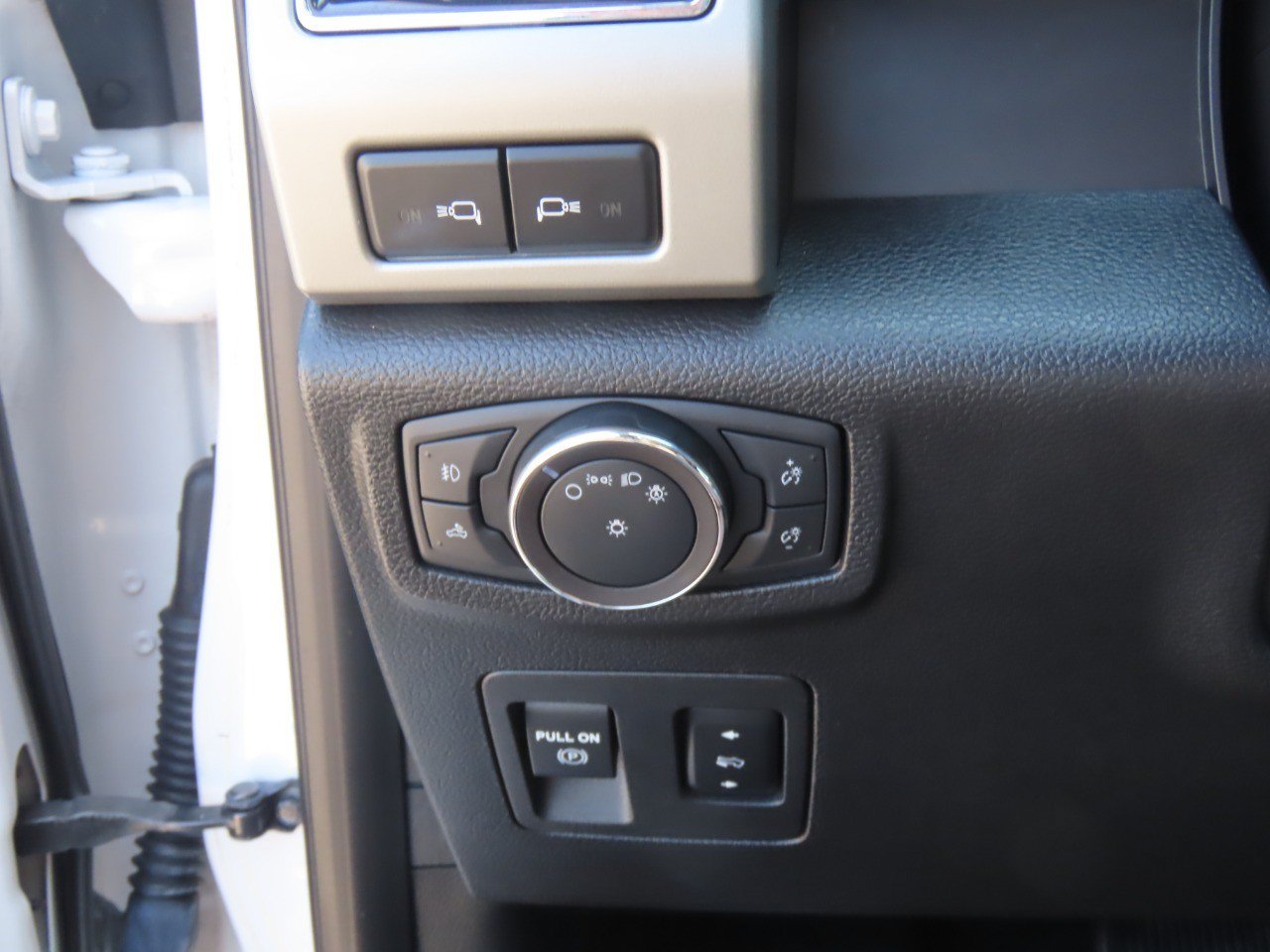 Certified 2018 Ford F150 Lariat w/ Equipment Group 502A Luxury RWD image 27