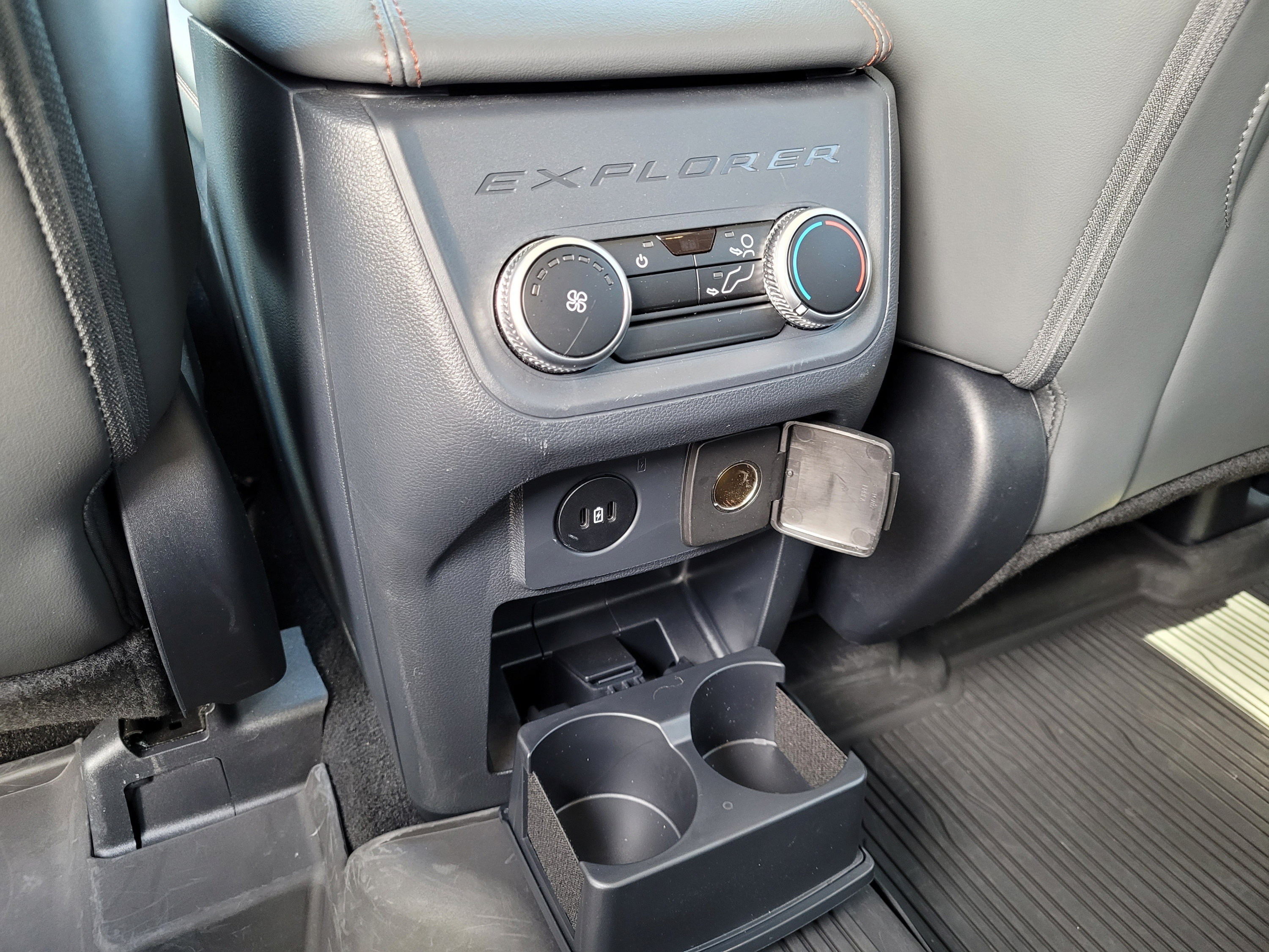 Certified 2025 Ford Explorer Active w/ Active Comfort Package AWD/4WD image 16