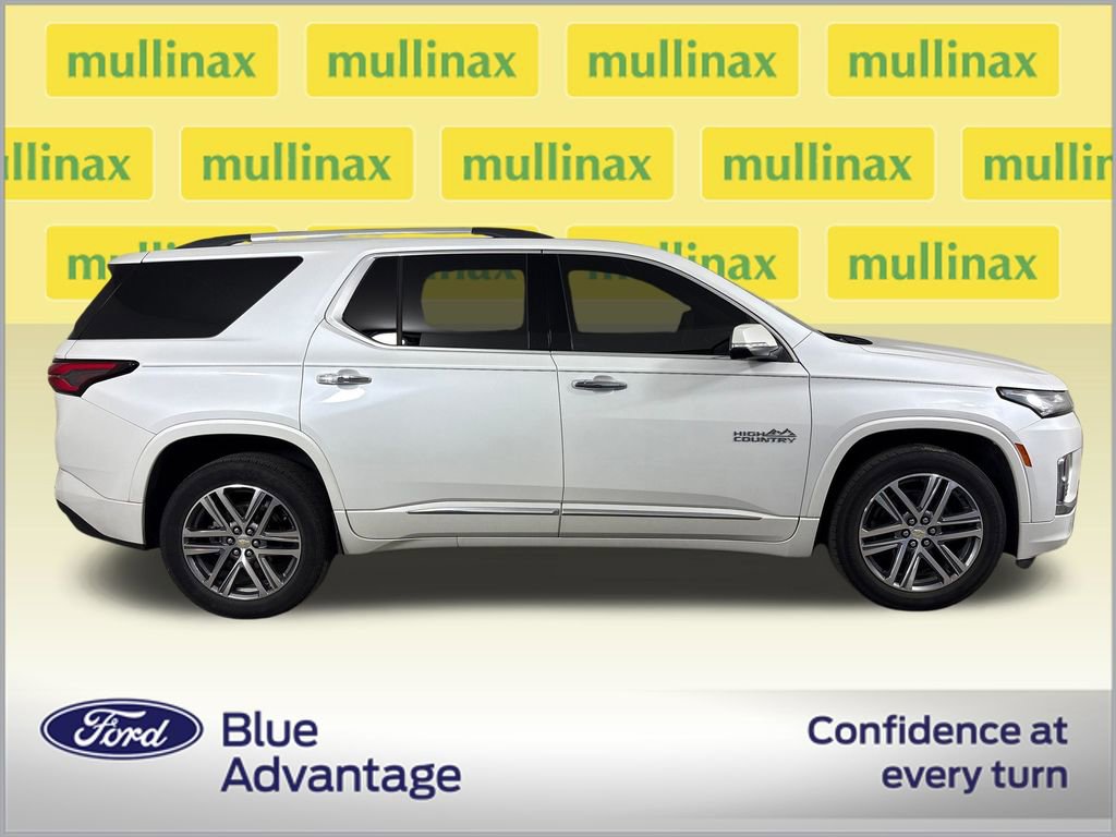 Used 2023 Chevrolet Traverse High Country FWD image 2