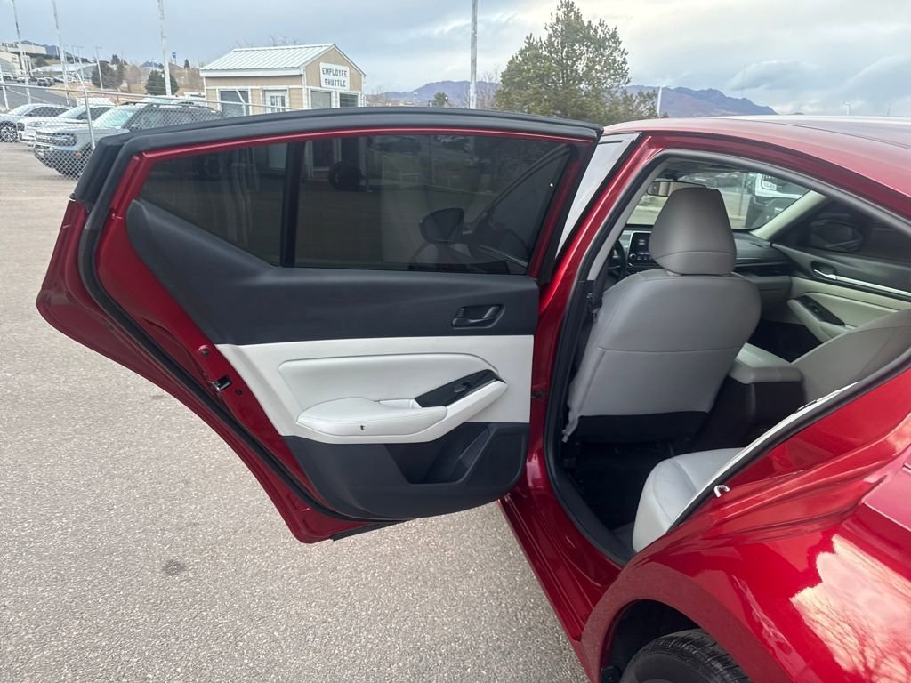 Used 2023 Nissan Altima 2.5 SV image 18