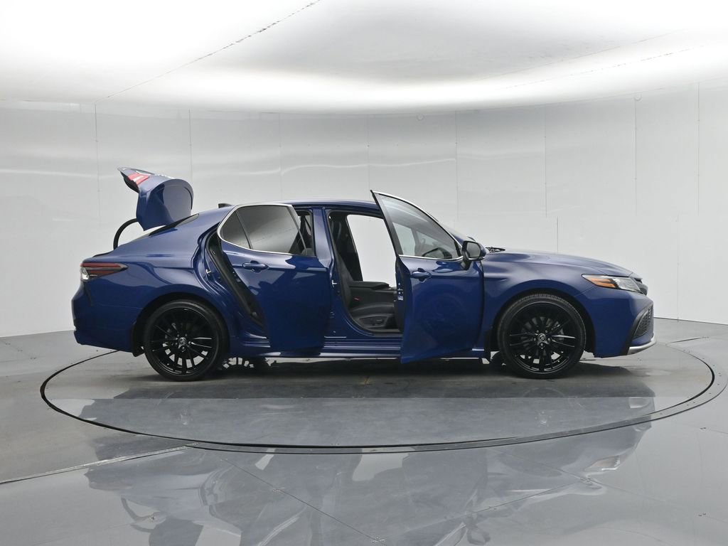 Used 2023 Toyota Camry XSE FWD image 5