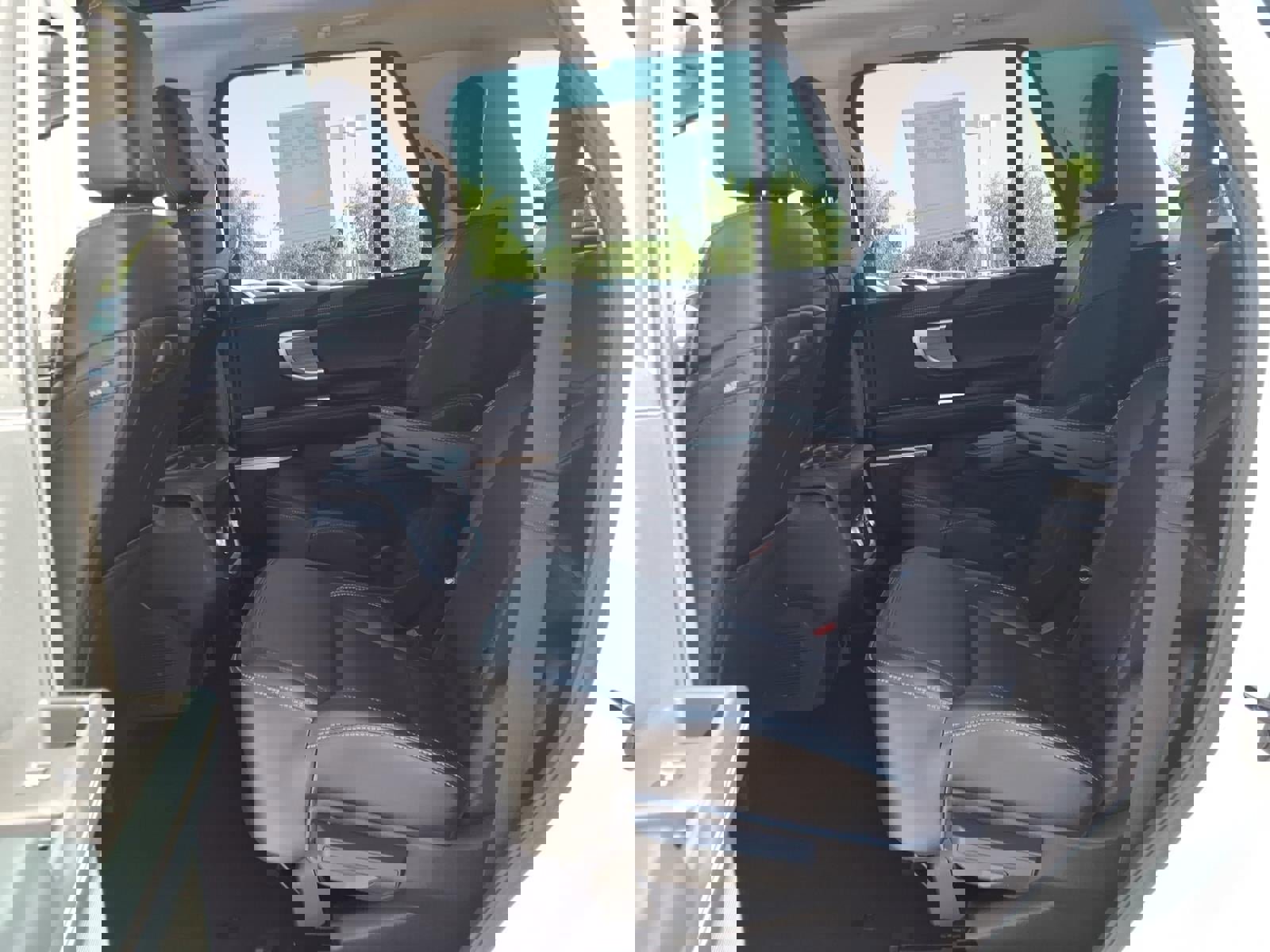 Certified 2025 Ford Expedition Platinum image 17