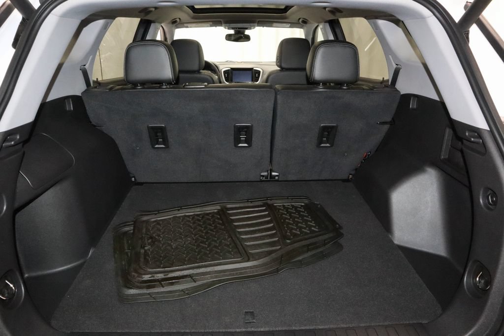 Used 2023 GMC Terrain SLT AWD/4WD image 14