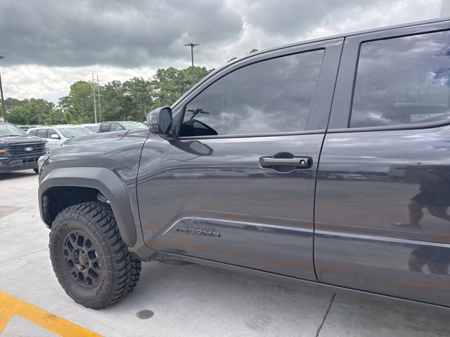 Used 2025 Toyota Tacoma SR5 AWD/4WD image 16