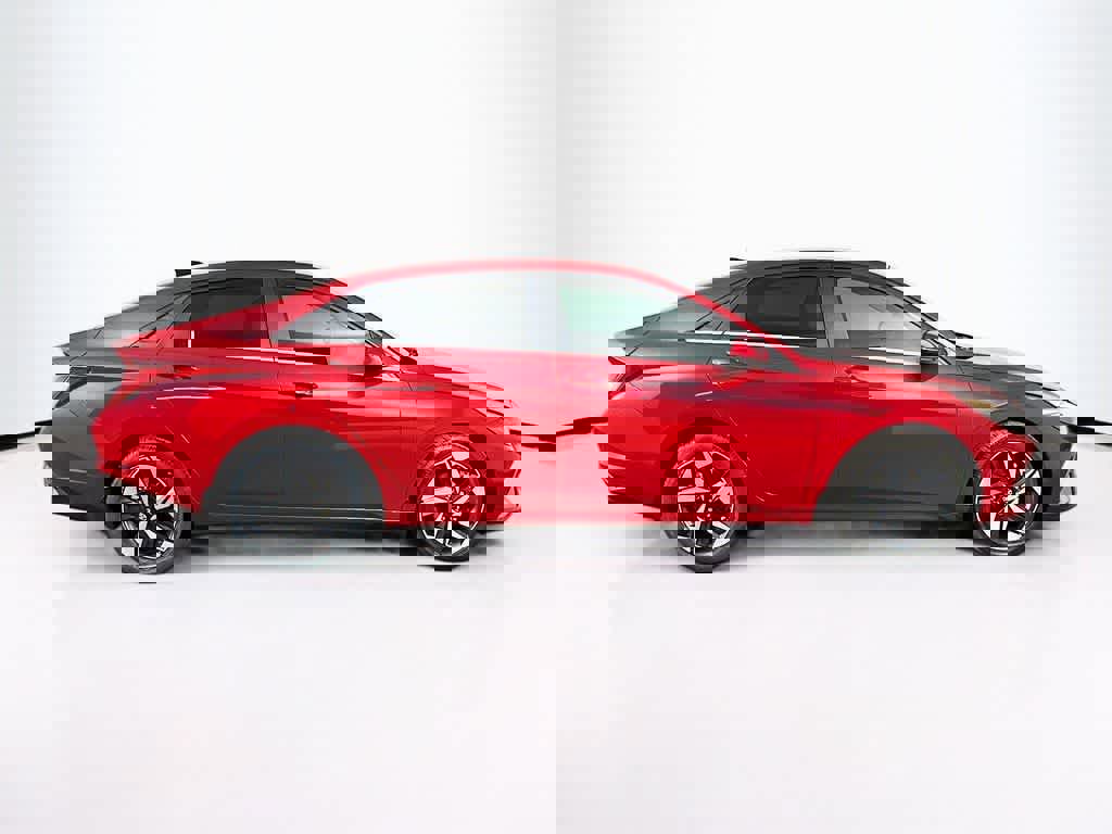 Used 2022 Hyundai Elantra Limited image 6