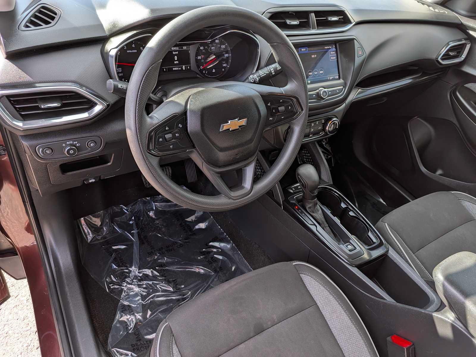 Used 2022 Chevrolet TrailBlazer LT FWD image 2