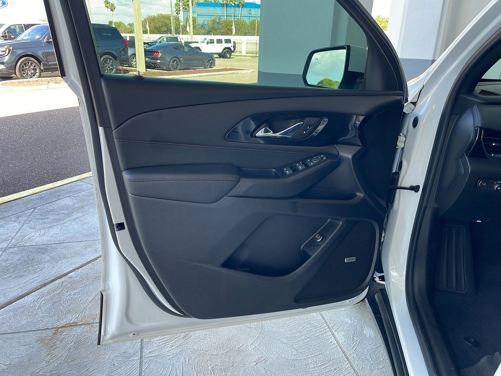 Used 2022 Chevrolet Traverse RS image 8