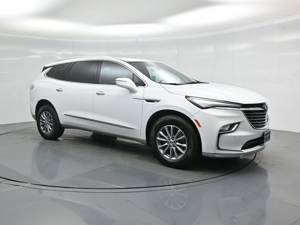 Used 2024 Buick Enclave Premium image 3