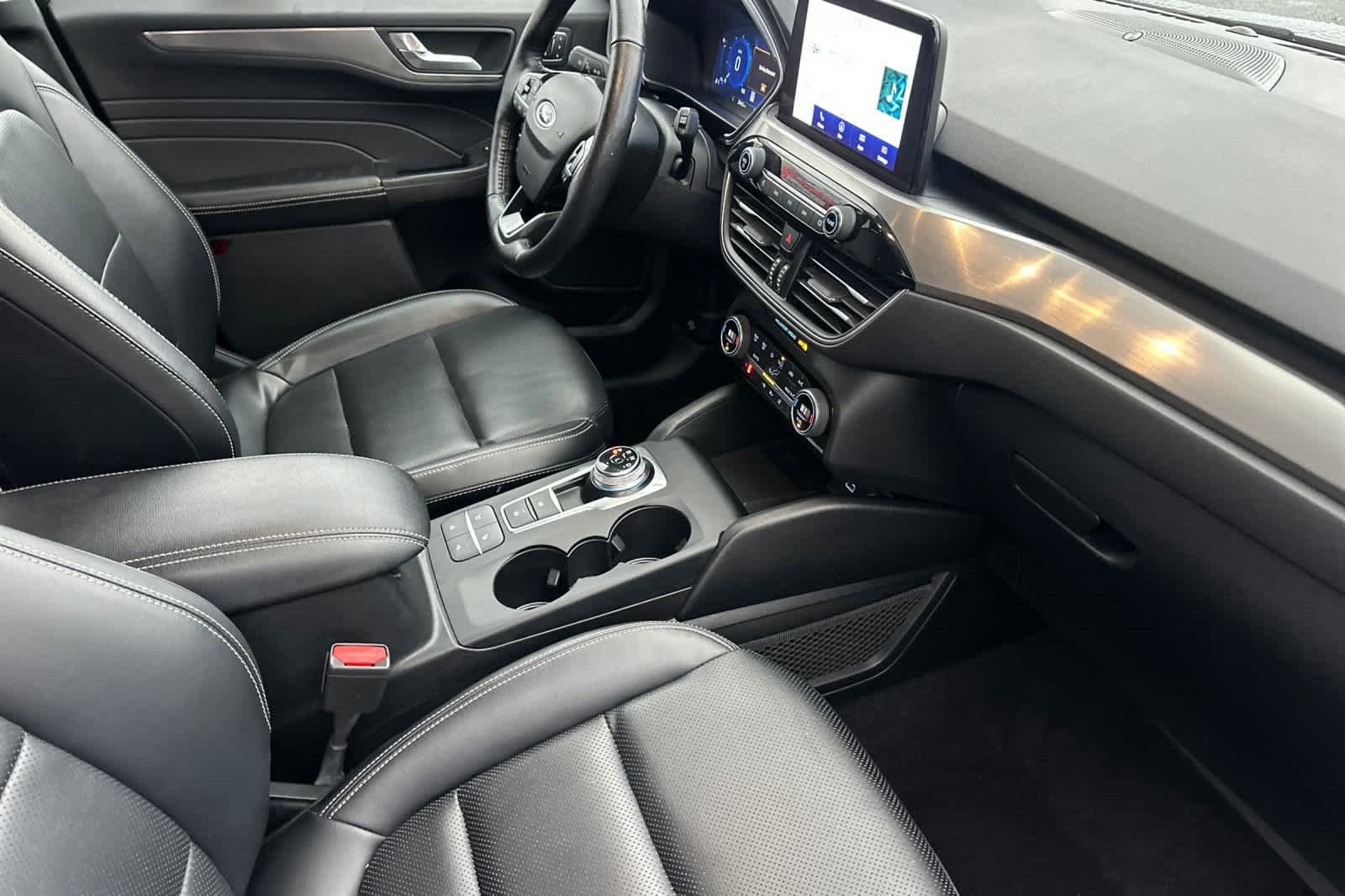 Certified 2021 Ford Escape Titanium w/ Class II Trailer Tow Package image 17