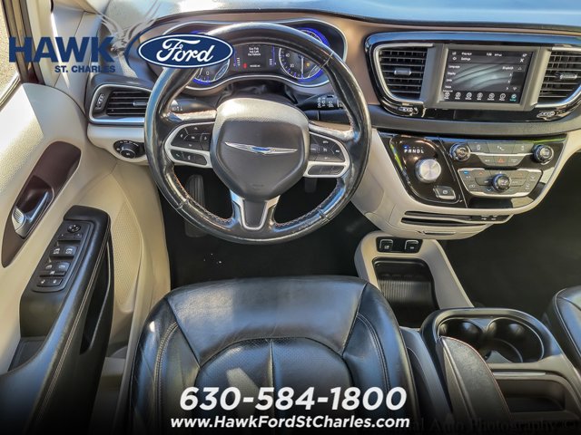 Used 2019 Chrysler Pacifica Touring-L FWD image 11