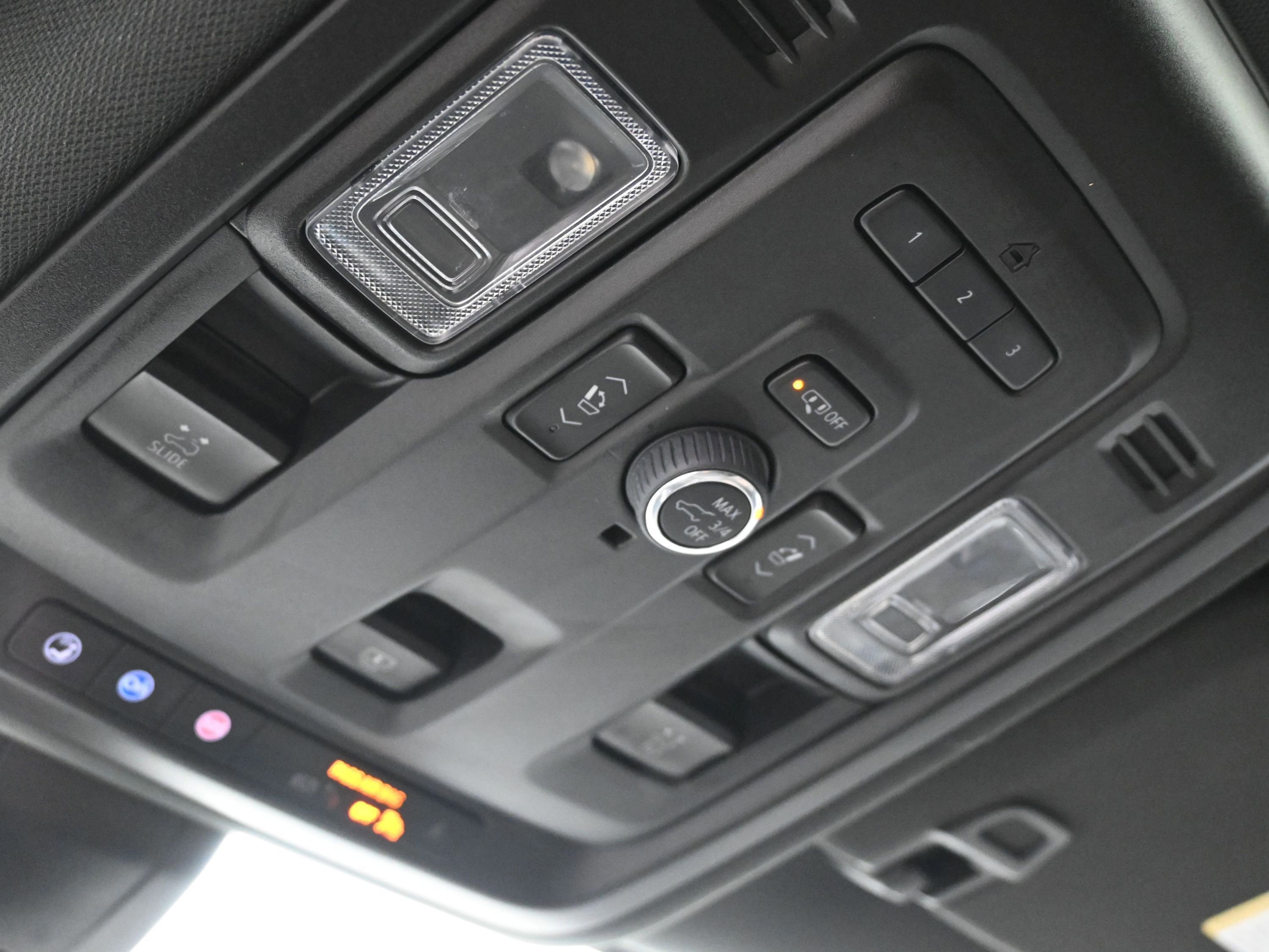 Used 2022 GMC Yukon XL AT4 image 46