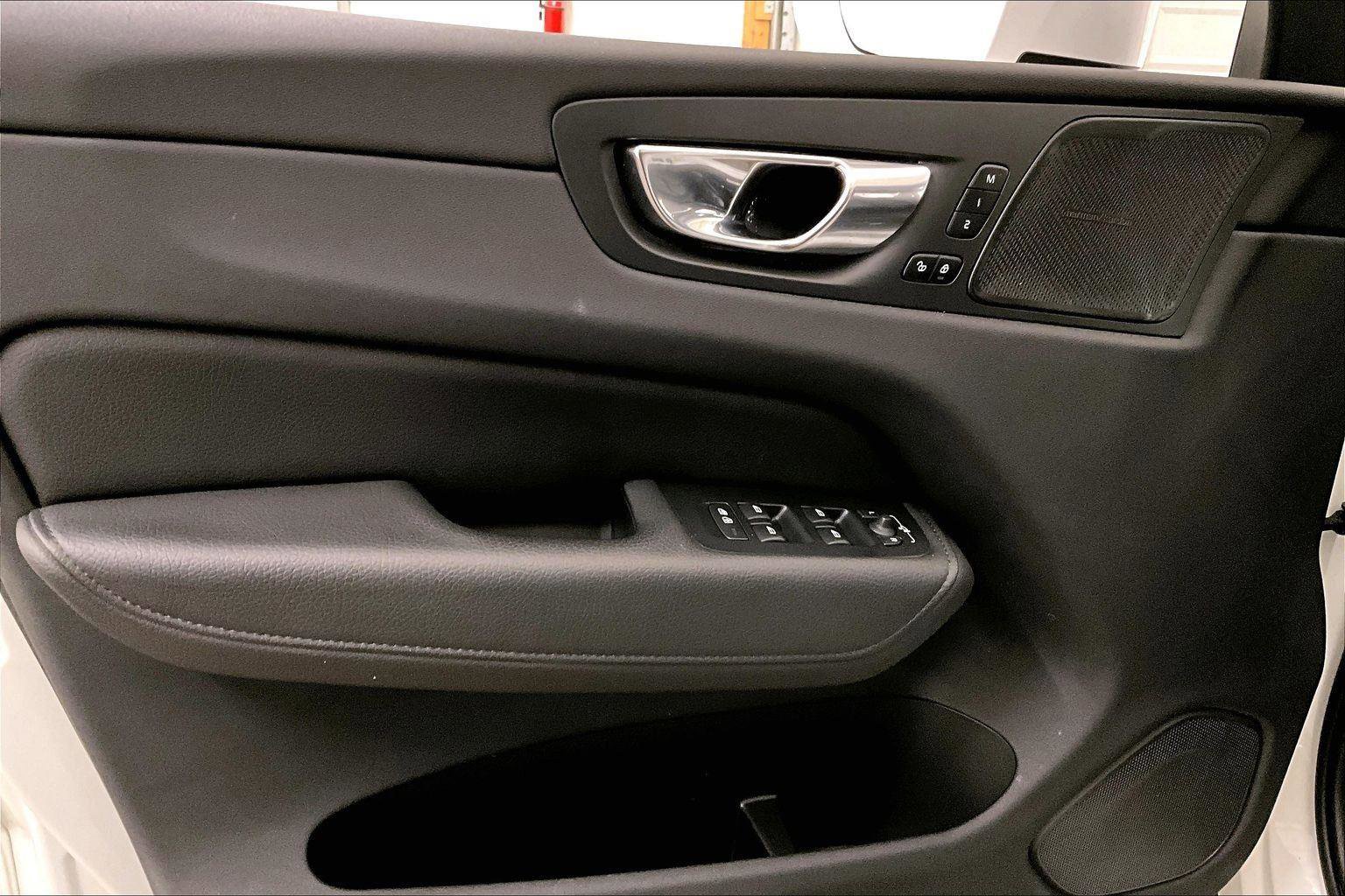 Used 2022 Volvo XC60 T8 Inscription Expression w/ Advanced Package image 22