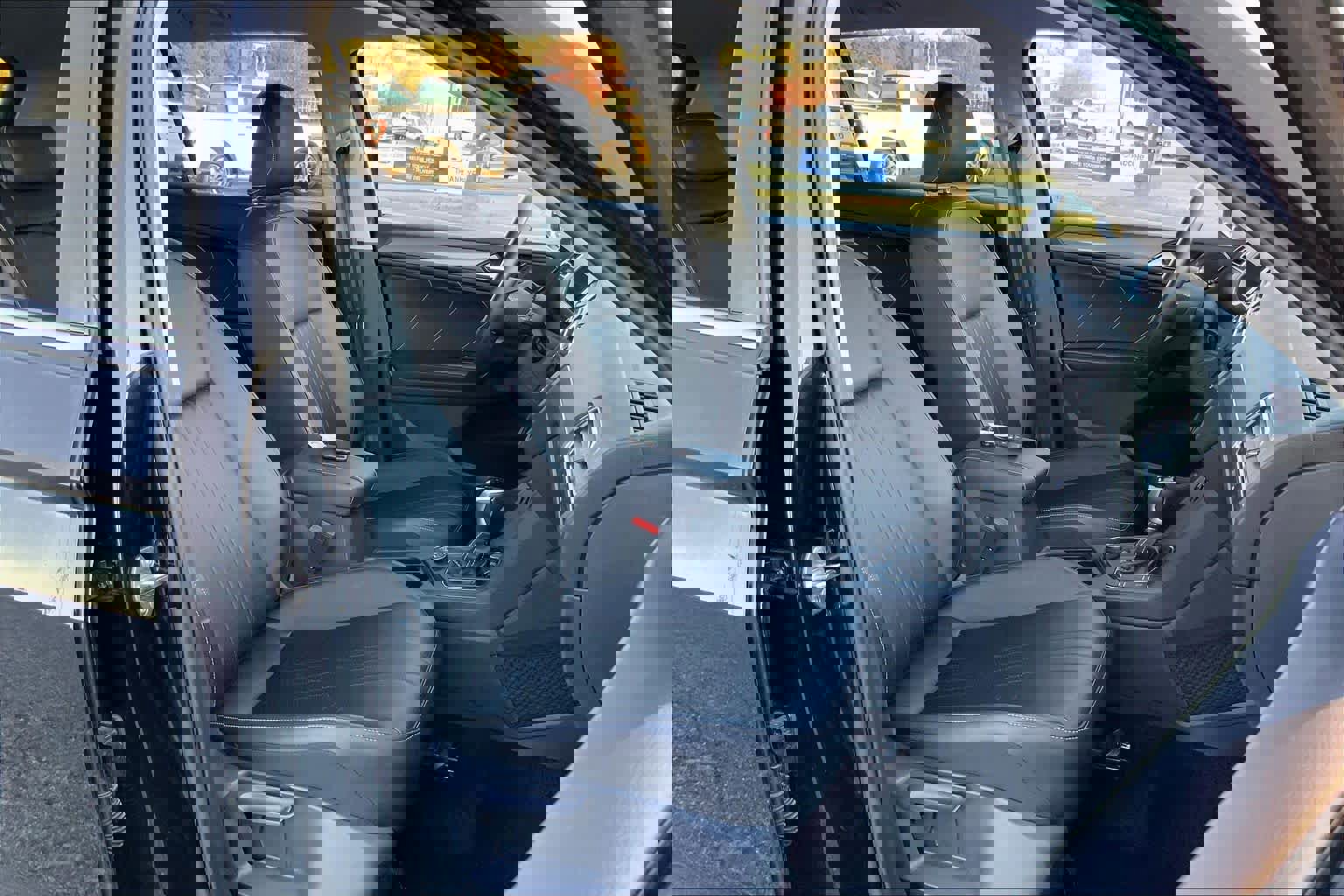 Used 2024 Volkswagen Tiguan SE image 10