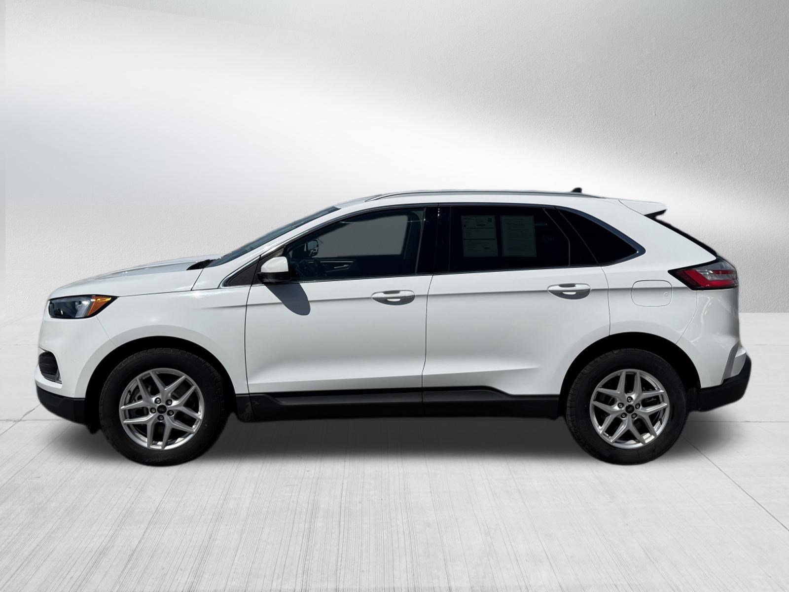 Certified 2024 Ford Edge SEL w/ Convenience Package AWD/4WD image 3
