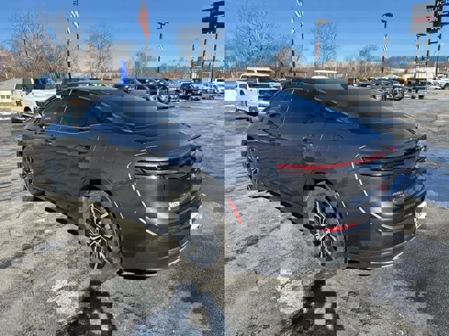 Used 2023 Toyota Crown Limited image 4