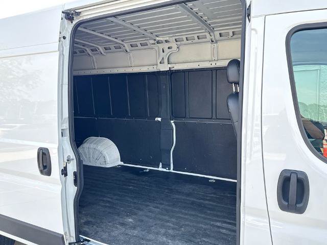 Used 2023 RAM ProMaster 2500 FWD image 12