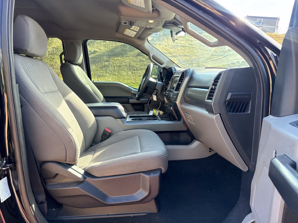 Certified 2022 Ford F250 XLT w/ Black Appearance Package AWD/4WD image 28