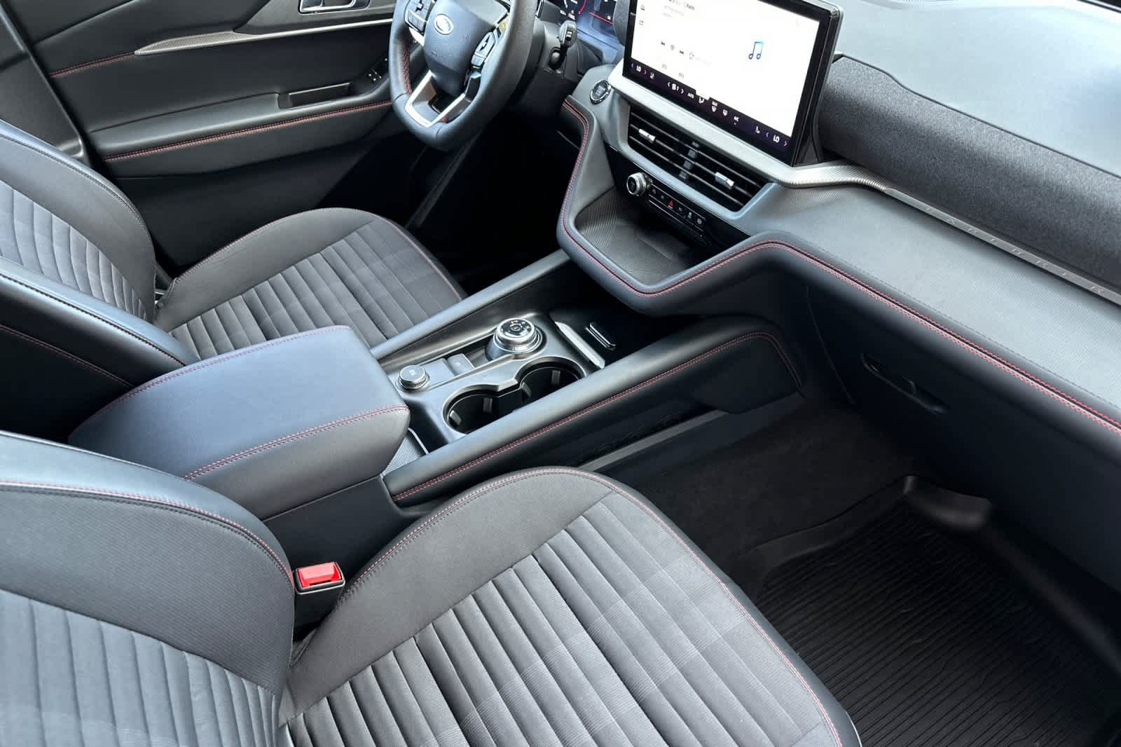 Certified 2025 Ford Explorer ST-Line AWD/4WD image 17