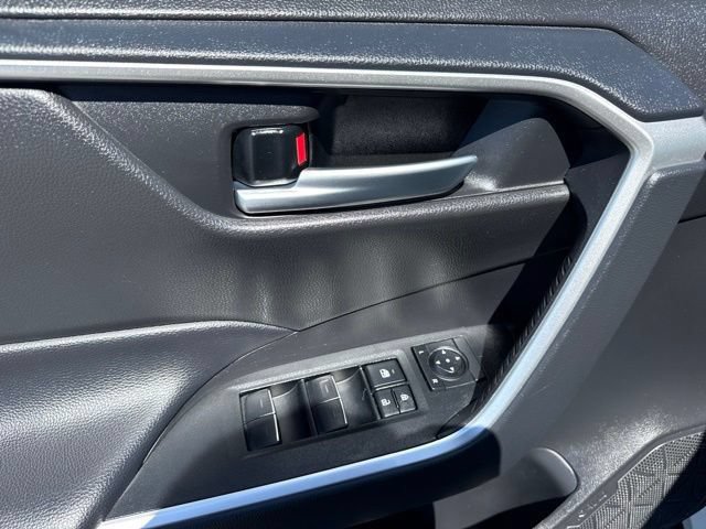 Used 2025 Toyota RAV4 XLE w/ Convenience Package AWD/4WD image 15