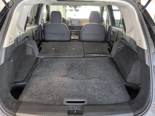 Used 2021 Nissan Rogue SV image 30