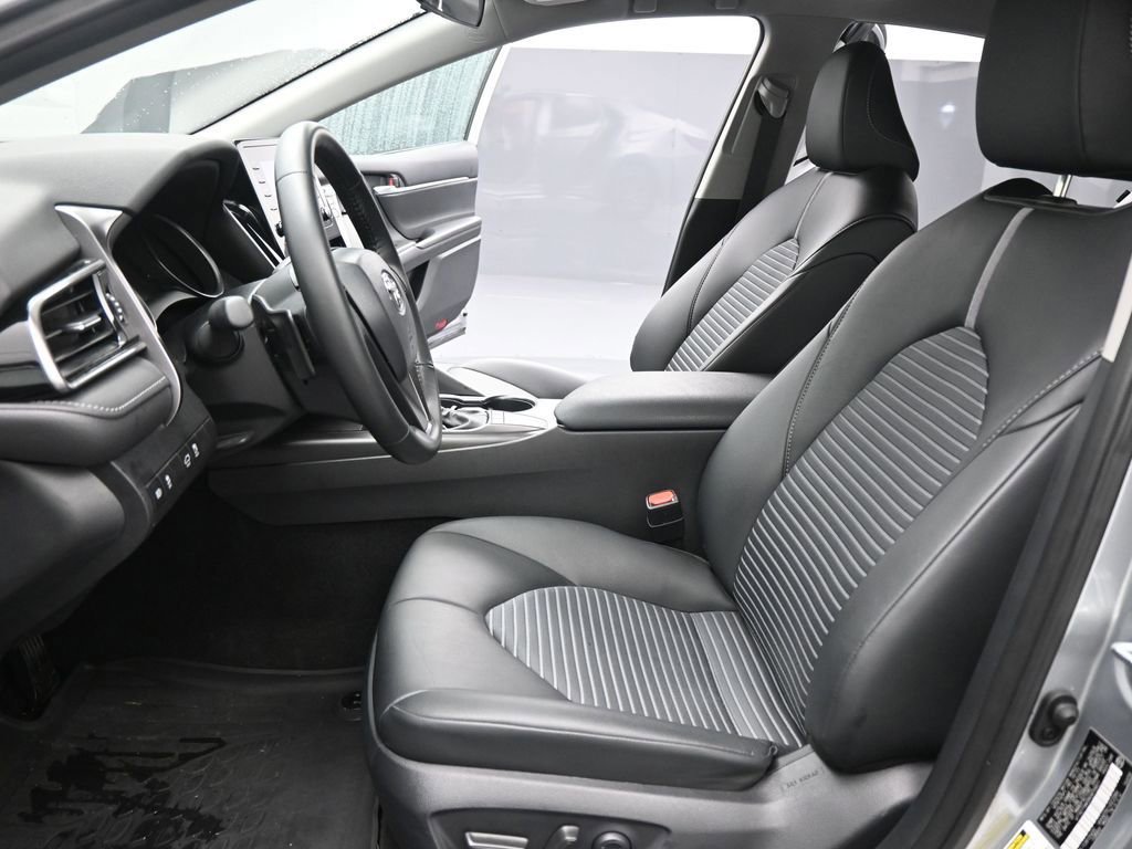 Used 2024 Toyota Camry SE image 36