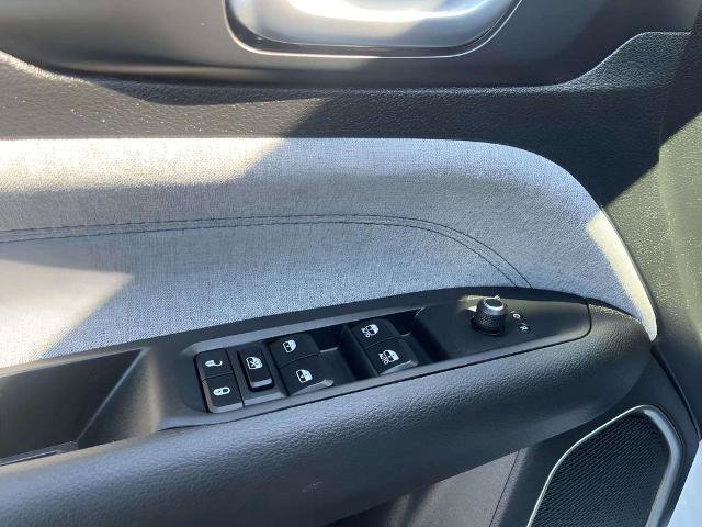 Used 2026 Jeep Compass Latitude AWD/4WD image 16
