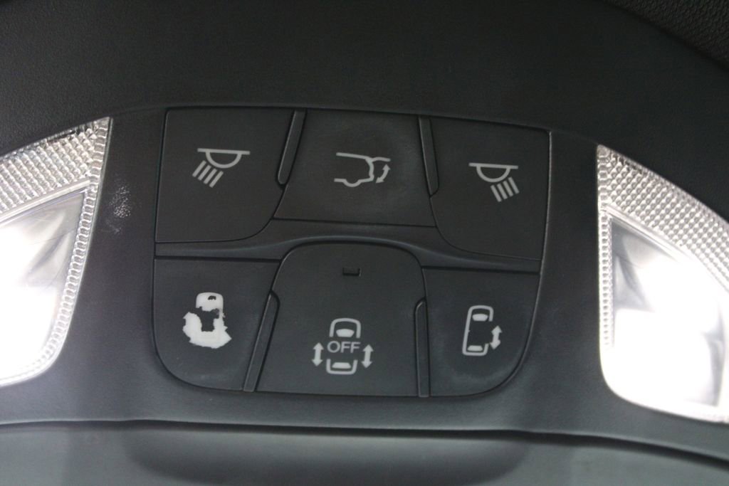 Used 2018 Chrysler Pacifica Touring-L w/ Premium Audio Group FWD image 53