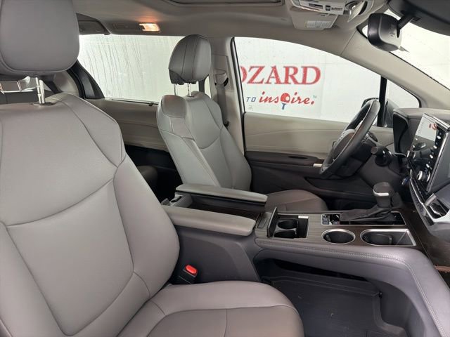 Used 2022 Toyota Sienna XLE image 17