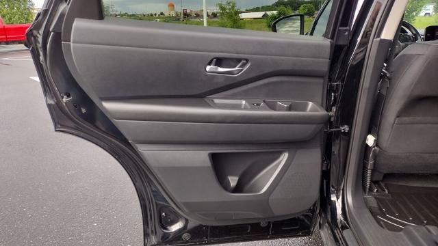 Used 2022 Nissan Pathfinder S AWD/4WD image 19