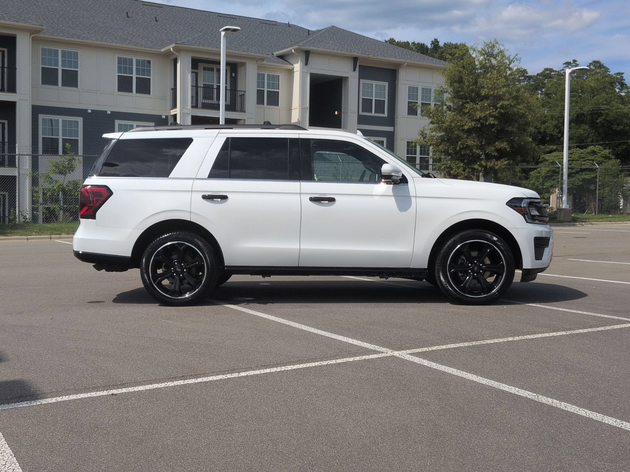 Certified 2024 Ford Expedition Limited AWD/4WD image 3