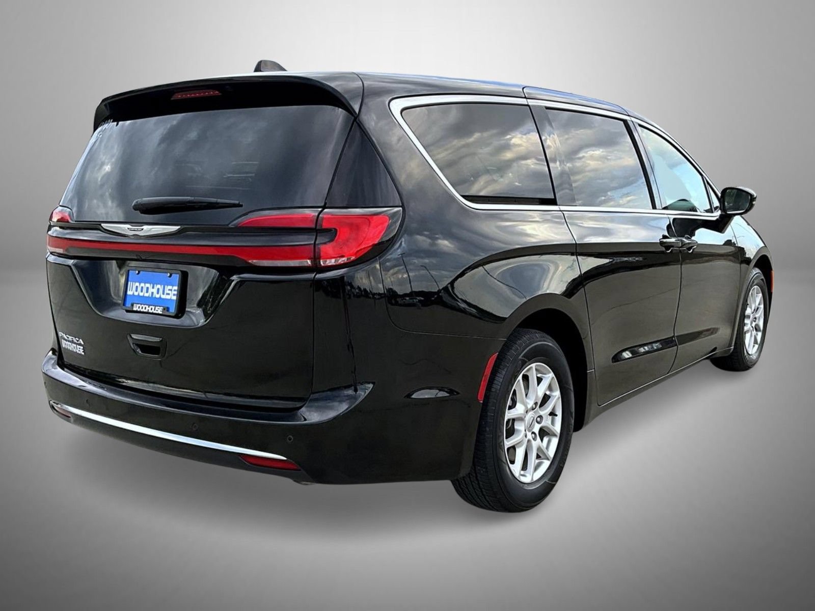 Used 2025 Chrysler Pacifica Select FWD image 5