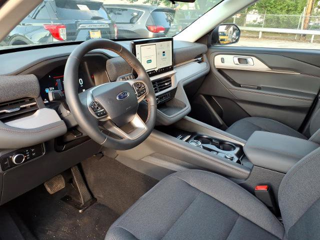 Certified 2025 Ford Explorer Active AWD/4WD image 9
